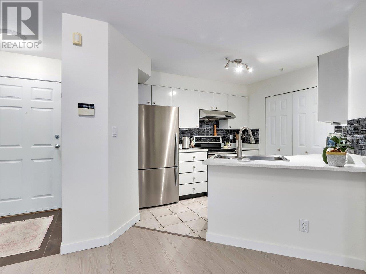 411 150 W 22nd Street, North Vancouver, British Columbia  V7M 3M4 - Photo 13 - R2868808