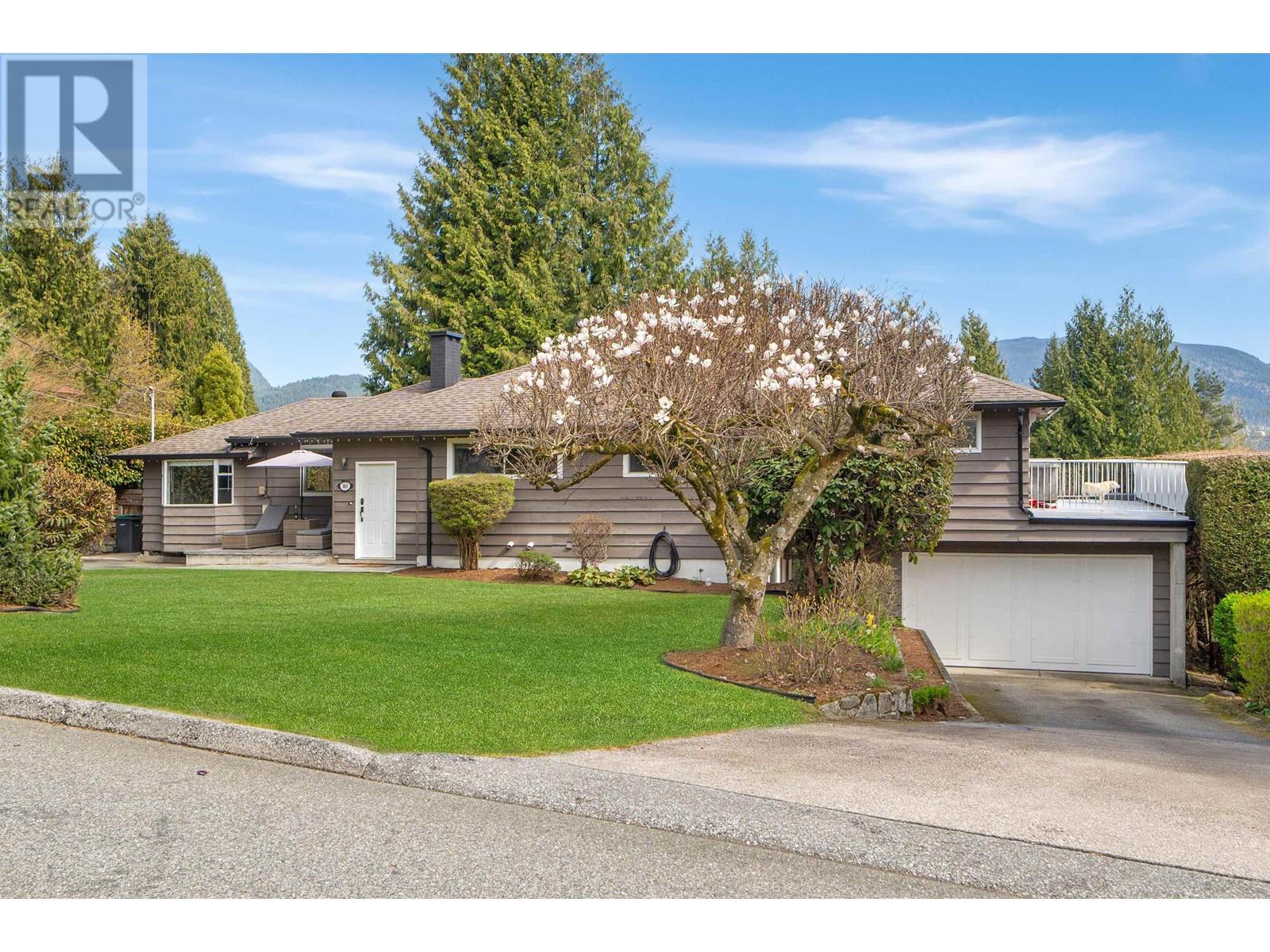 3051 Daybreak Avenue, Coquitlam, British Columbia  V3C 2G3 - Photo 2 - R2868705
