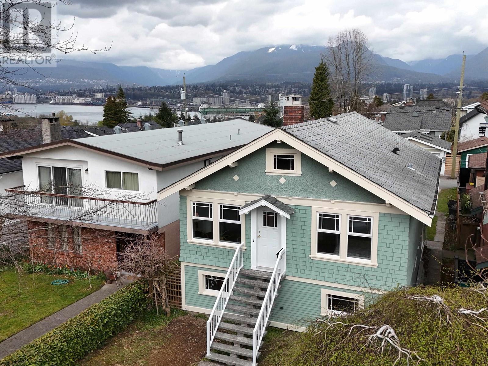 3493 Triumph Street, Vancouver, British Columbia  V5K 1T9 - Photo 2 - R2868729