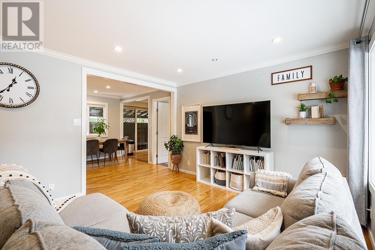 20984 118 Avenue, Maple Ridge, British Columbia  V2X 2M7 - Photo 3 - R2868733