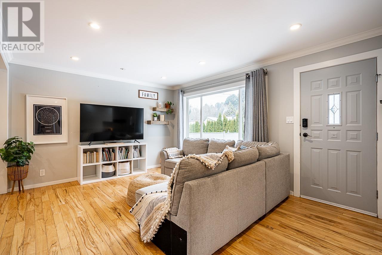 20984 118 Avenue, Maple Ridge, British Columbia  V2X 2M7 - Photo 4 - R2868733