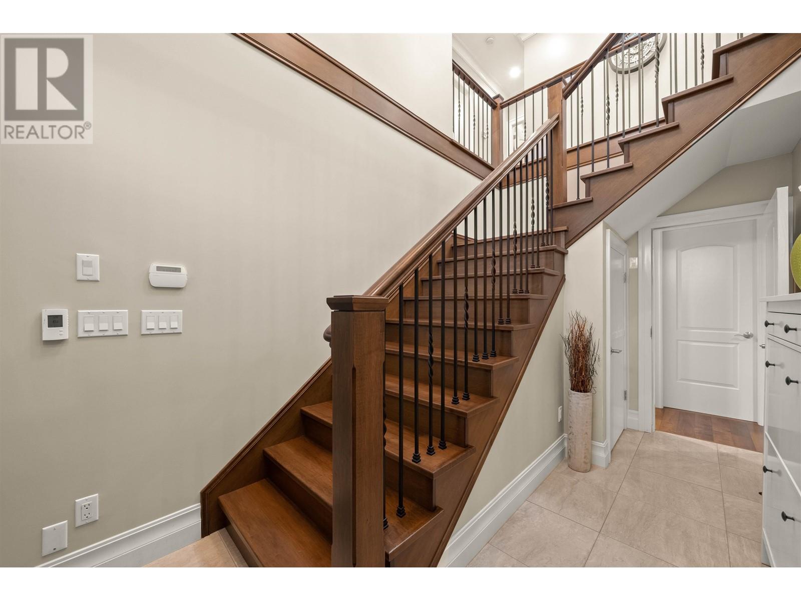 6742 Fulton Avenue, Burnaby, British Columbia  V5E 3H1 - Photo 2 - R2868738