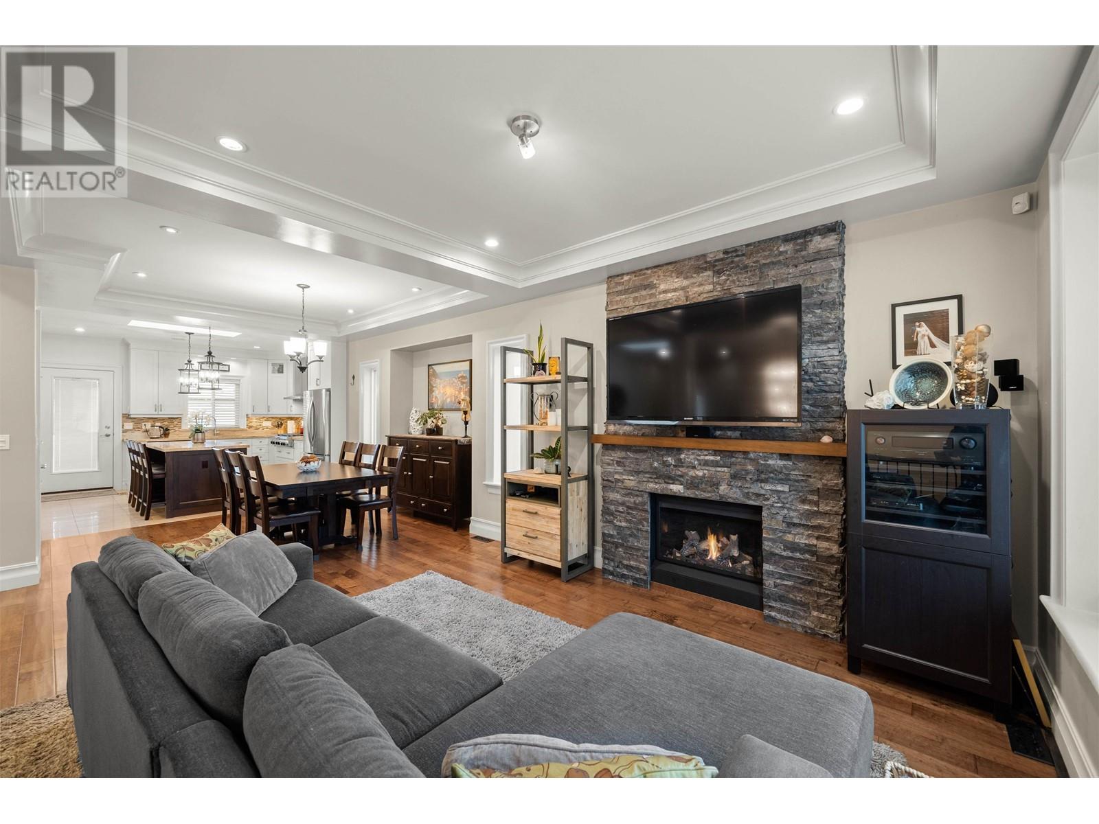 6742 Fulton Avenue, Burnaby, British Columbia  V5E 3H1 - Photo 3 - R2868738