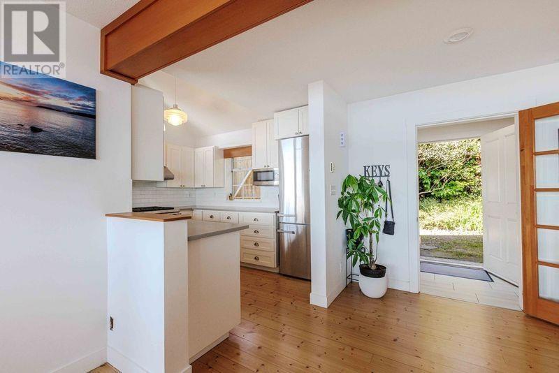 6643 Sunshine Coast Highway, Sechelt, British Columbia  V7Z 0M9 - Photo 10 - R2868752