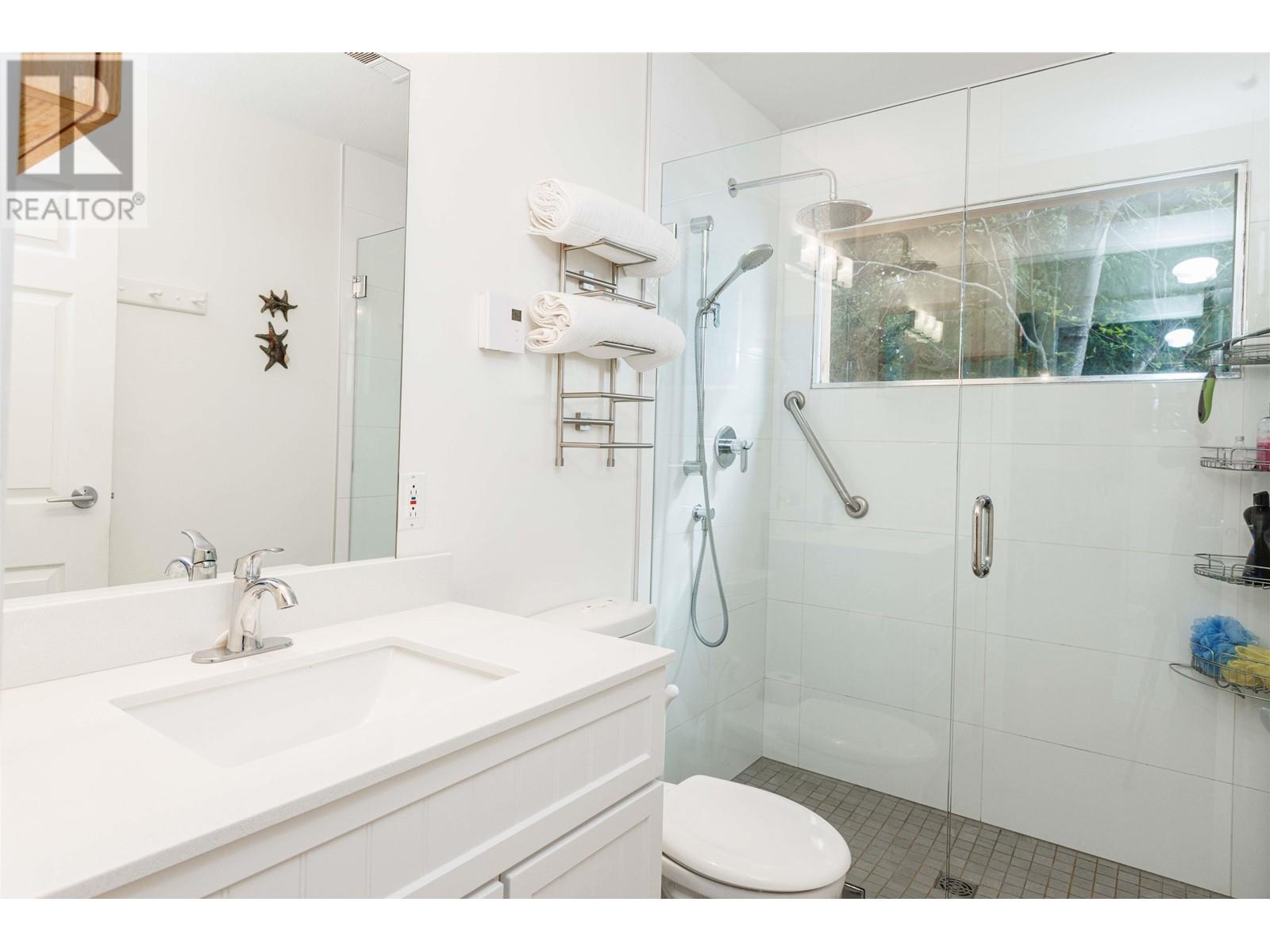6643 Sunshine Coast Highway, Sechelt, British Columbia  V7Z 0M9 - Photo 15 - R2868752