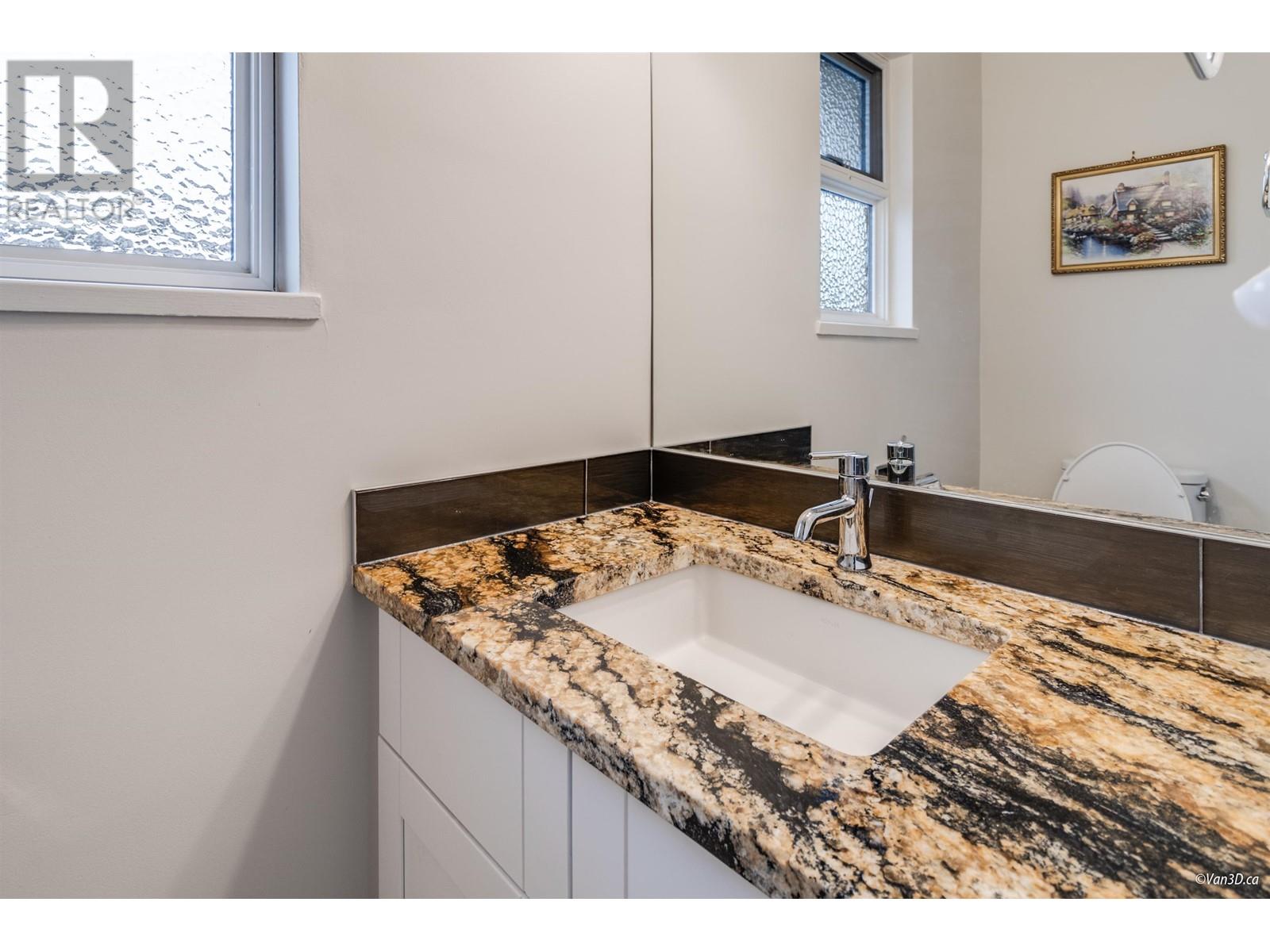 6555 St. Charles Place, Burnaby, British Columbia  V5H 3W1 - Photo 11 - R2868807