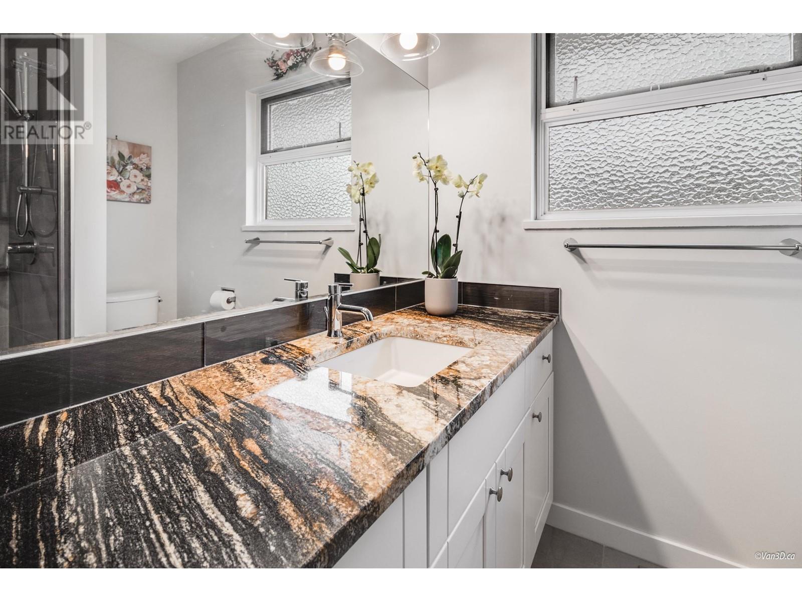 6555 St. Charles Place, Burnaby, British Columbia  V5H 3W1 - Photo 13 - R2868807