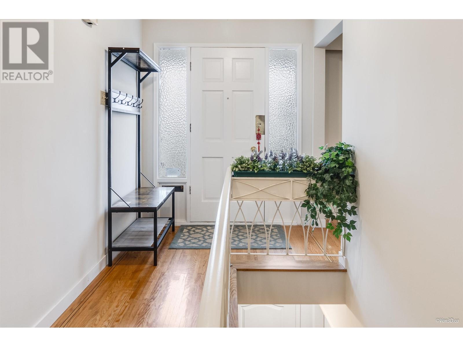 6555 St. Charles Place, Burnaby, British Columbia  V5H 3W1 - Photo 4 - R2868807
