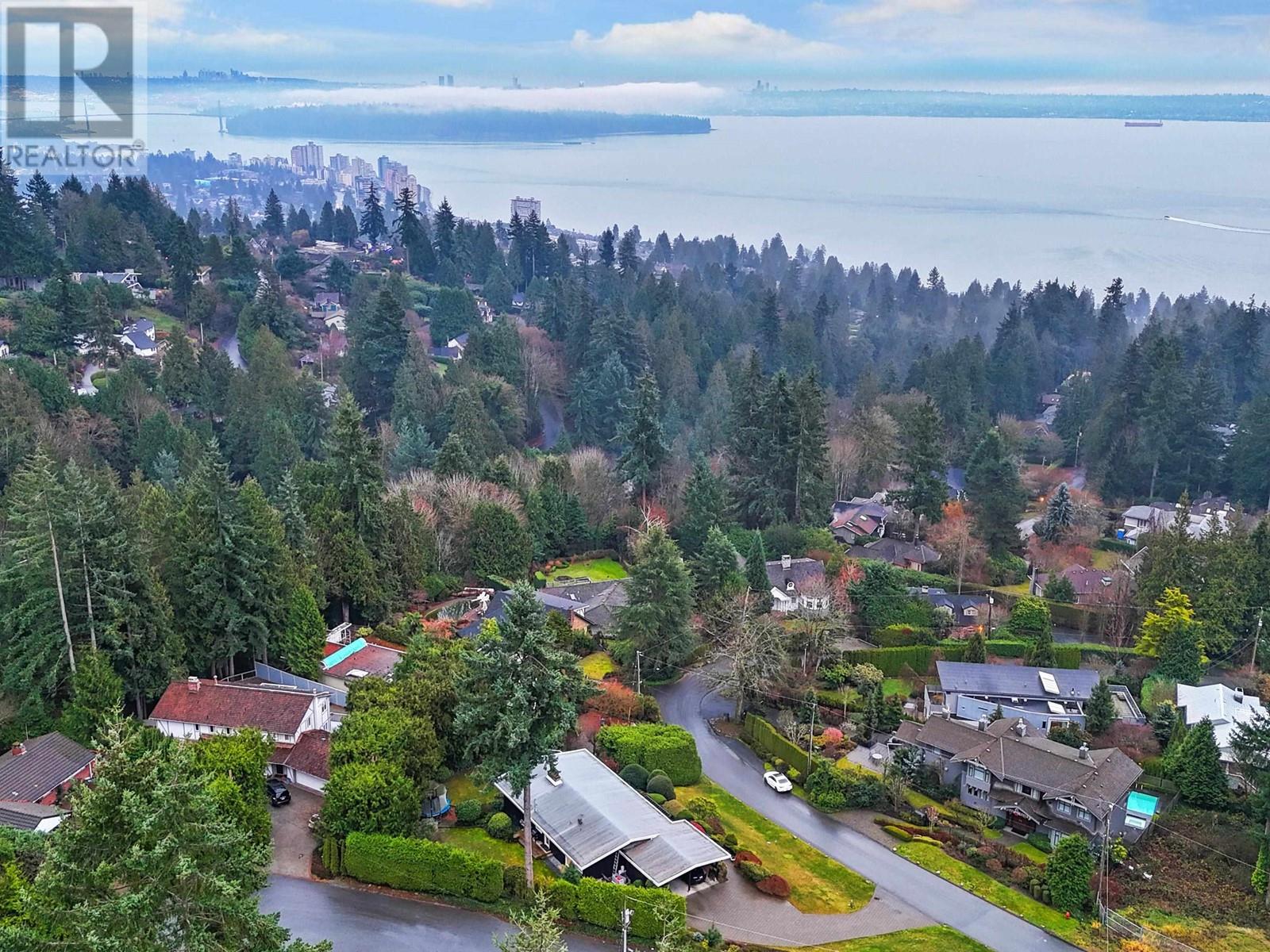 2929 Altamont Crescent, West Vancouver, British Columbia  V7V 3B9 - Photo 2 - R2868838