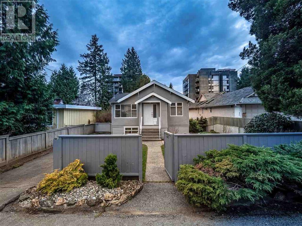 1472 Fulton Avenue, West Vancouver, British Columbia  V7T 1P1 - Photo 4 - R2868839
