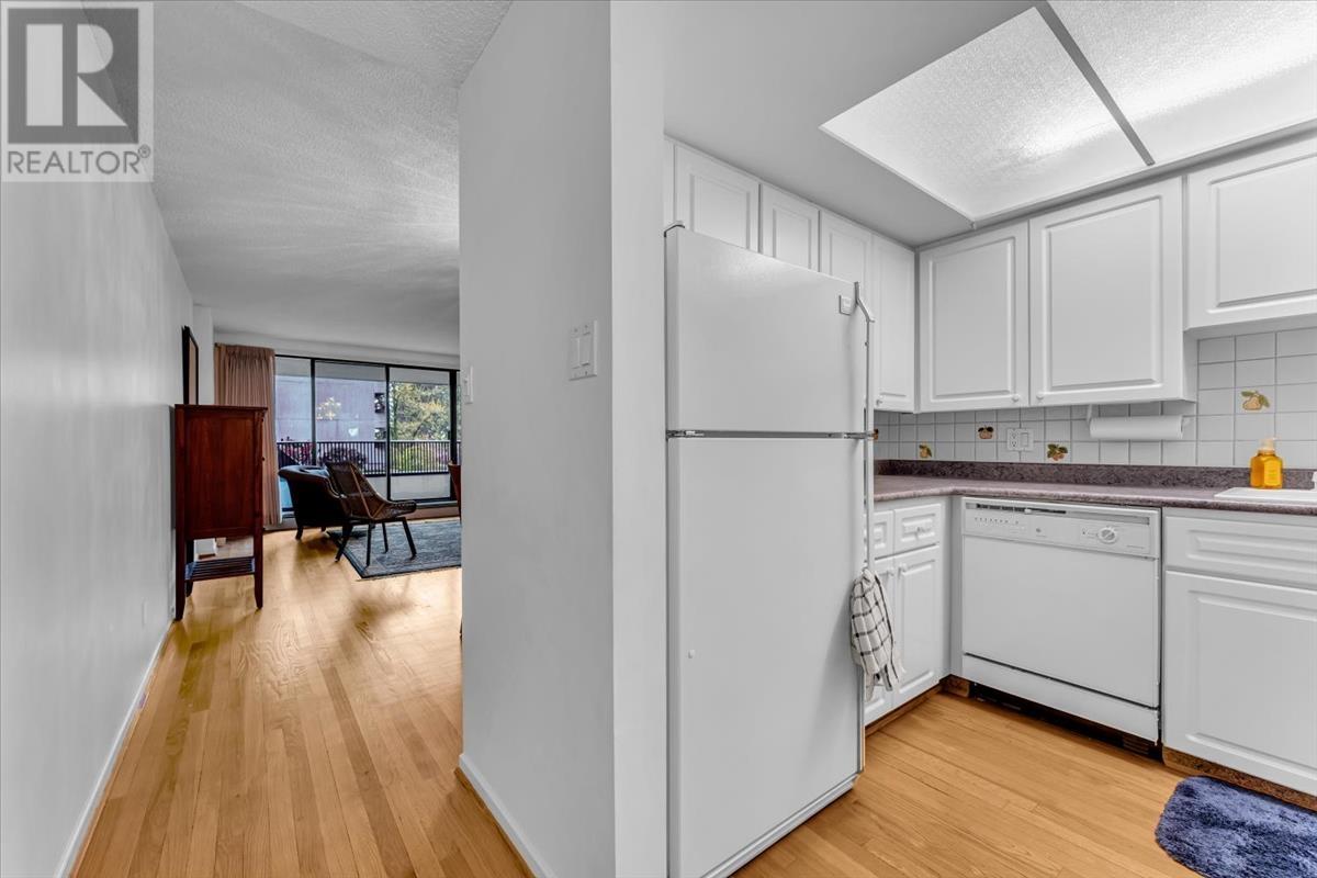 206 4134 Maywood Street, Burnaby, British Columbia  V5H 4C9 - Photo 8 - R2868698