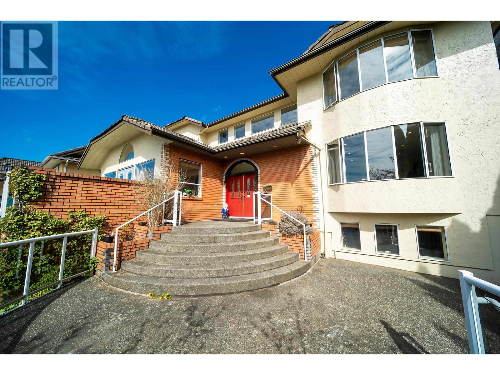 7607 Arvin Court, Burnaby, British Columbia  V5A 4N1 - Photo 3 - R2868714