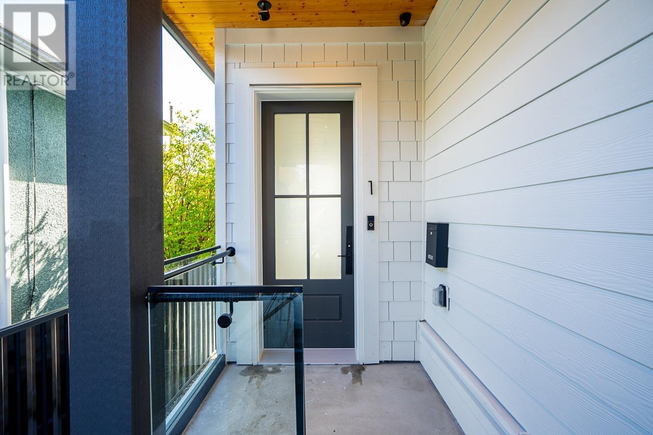 1 3468 Pandora Street, Vancouver, British Columbia  V5K 1W8 - Photo 2 - R2868847