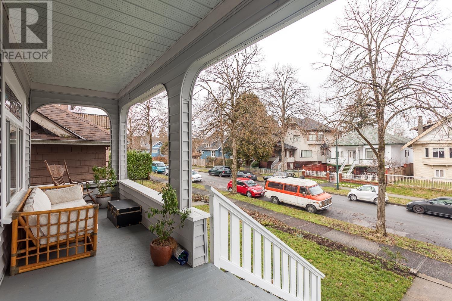 836 838 E 11th Avenue, Vancouver, British Columbia  V5T 2E6 - Photo 2 - R2868874
