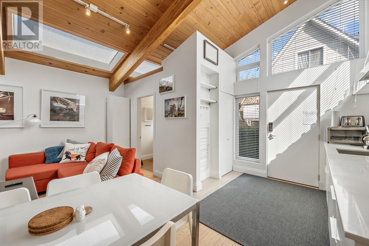 836 838 E 11th Avenue, Vancouver, British Columbia  V5T 2E6 - Photo 4 - R2868874