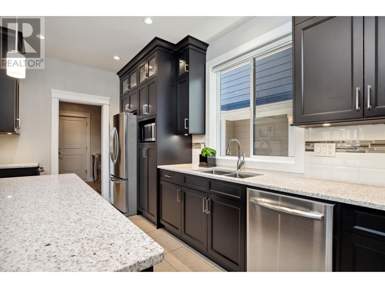 708 Regan Avenue, Coquitlam, British Columbia  V3J 3A6 - Photo 14 - R2868887