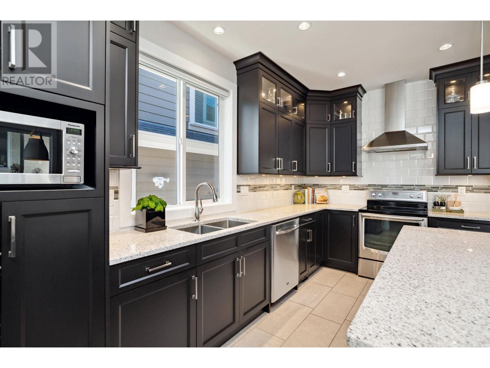 708 Regan Avenue, Coquitlam, British Columbia  V3J 3A6 - Photo 17 - R2868887