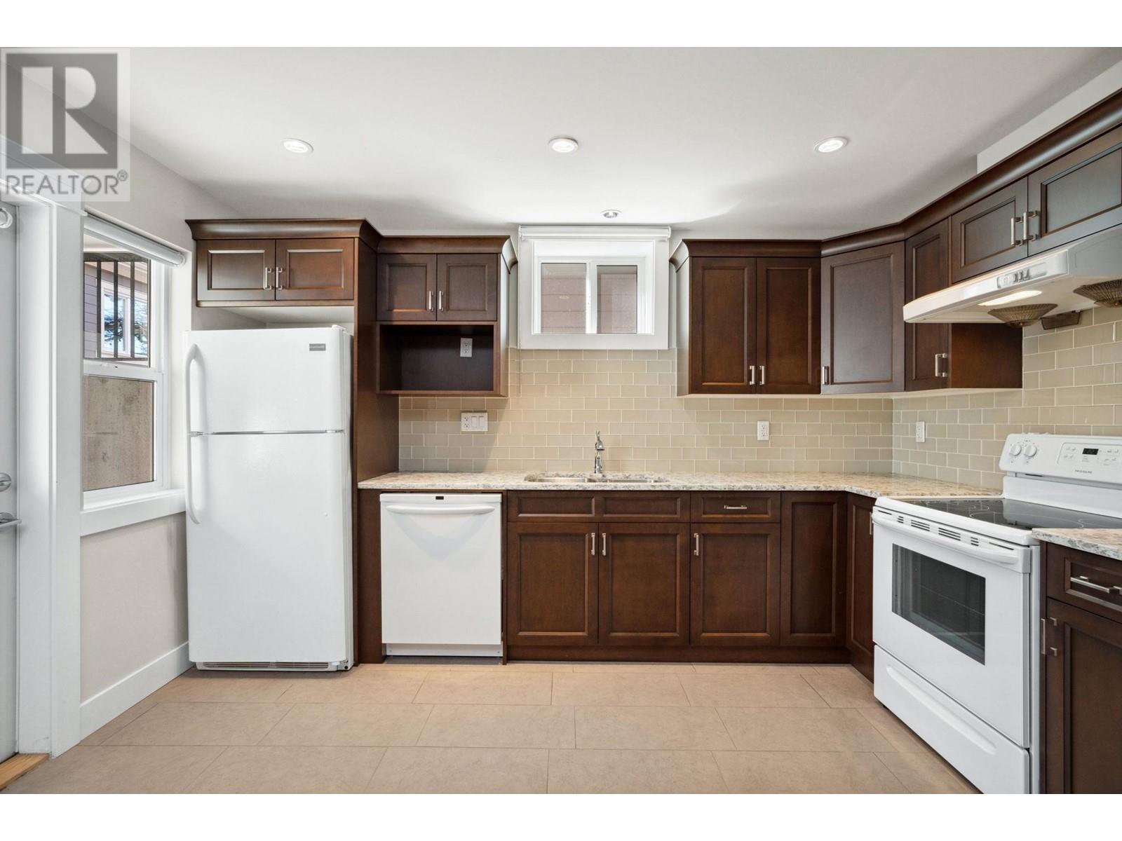 708 Regan Avenue, Coquitlam, British Columbia  V3J 3A6 - Photo 33 - R2868887