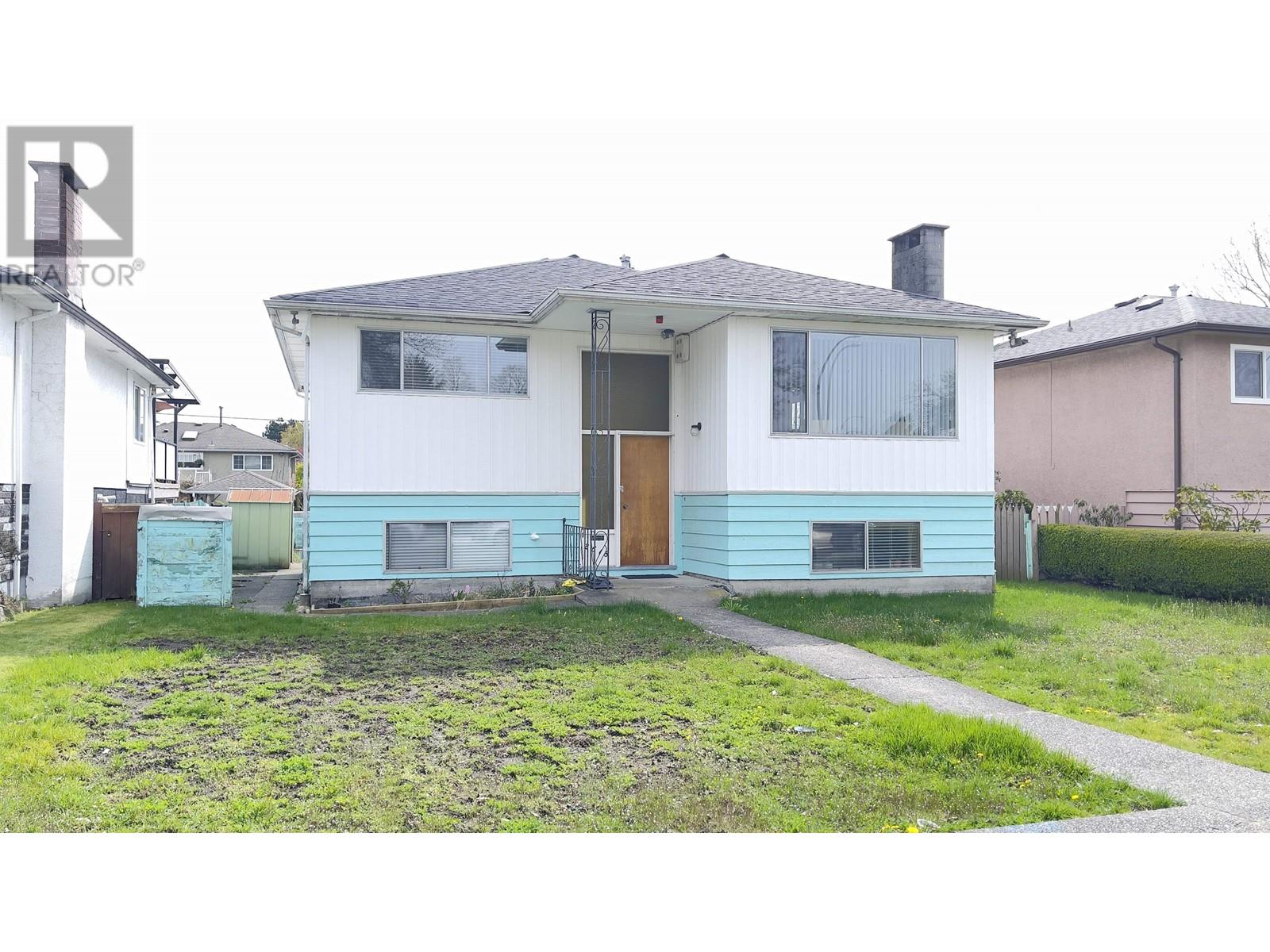 2618 Waverley Avenue, Vancouver, British Columbia  V5S 1E7 - Photo 1 - R2868897