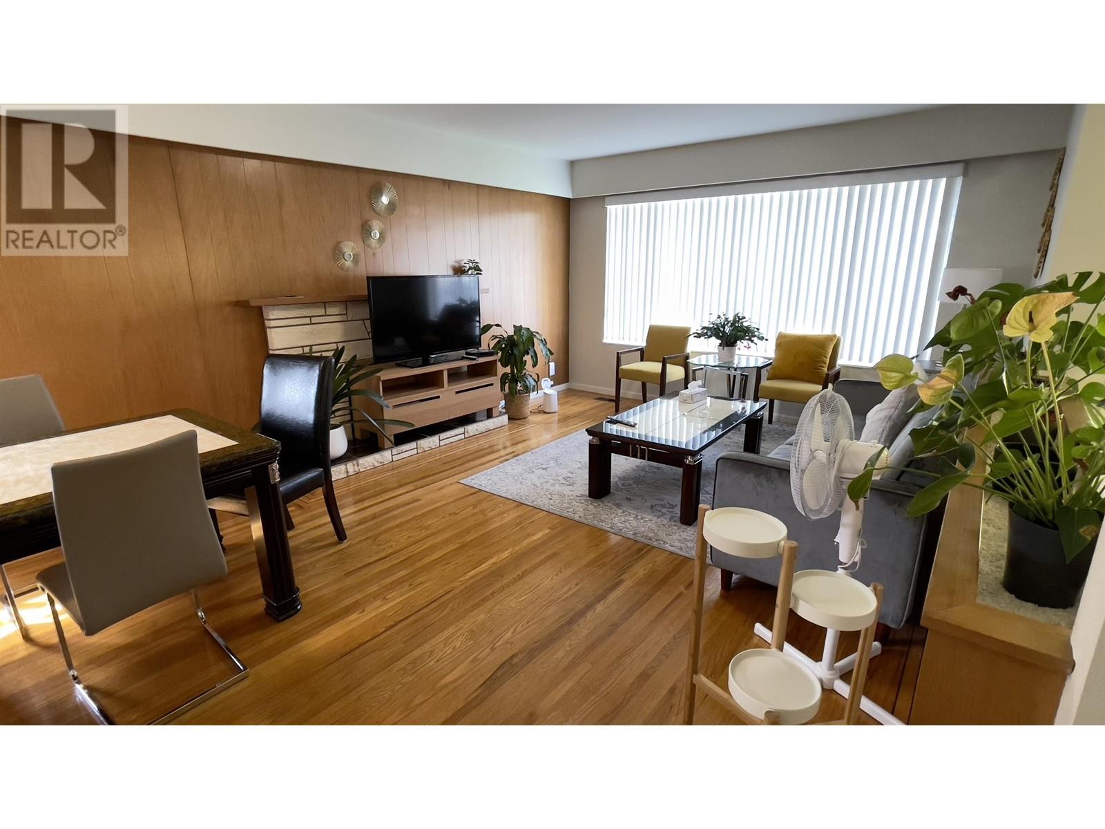 2618 Waverley Avenue, Vancouver, British Columbia  V5S 1E7 - Photo 2 - R2868897