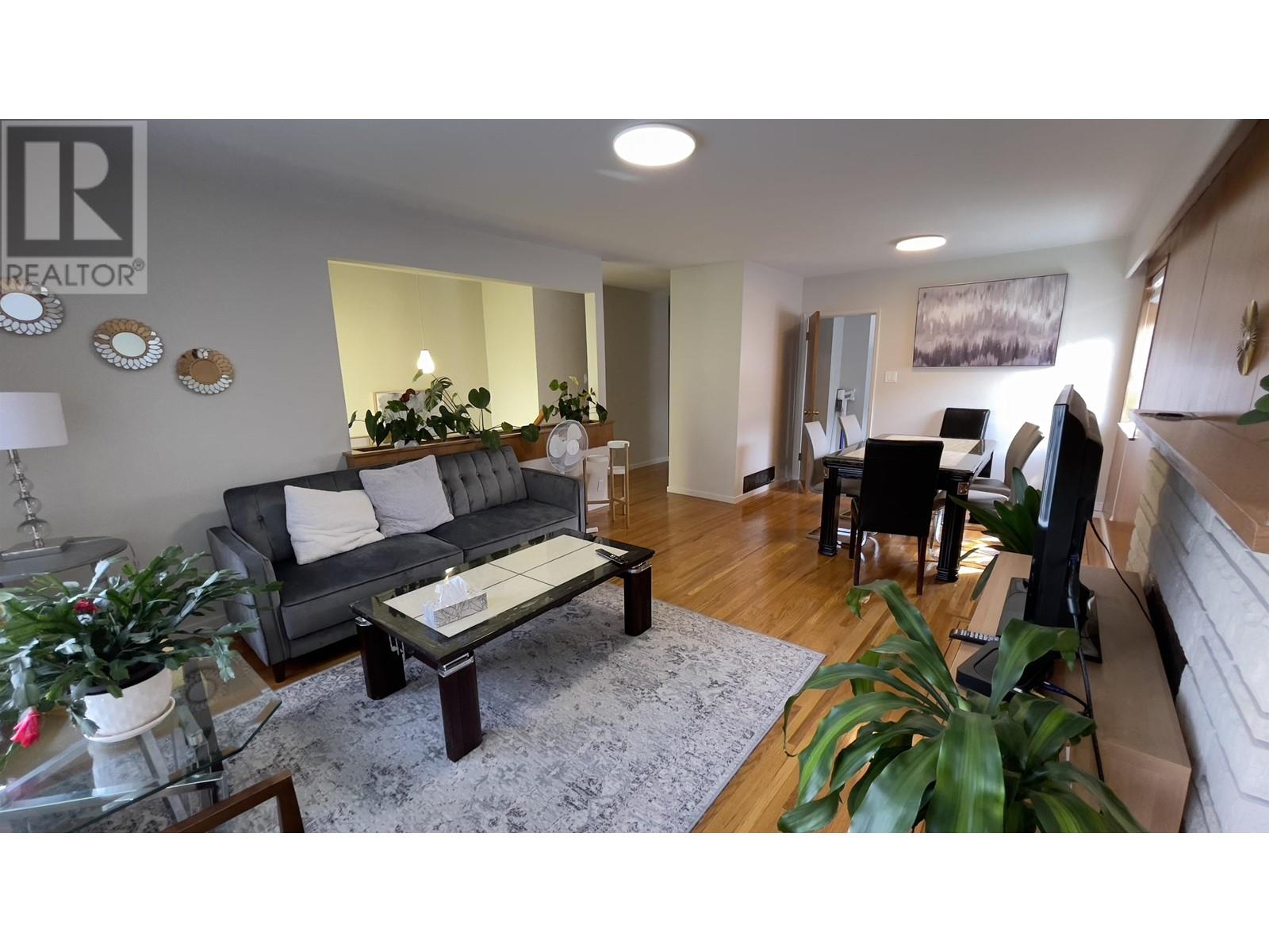 2618 Waverley Avenue, Vancouver, British Columbia  V5S 1E7 - Photo 4 - R2868897