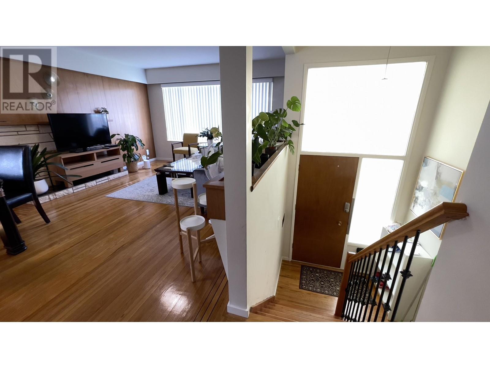 2618 Waverley Avenue, Vancouver, British Columbia  V5S 1E7 - Photo 9 - R2868897