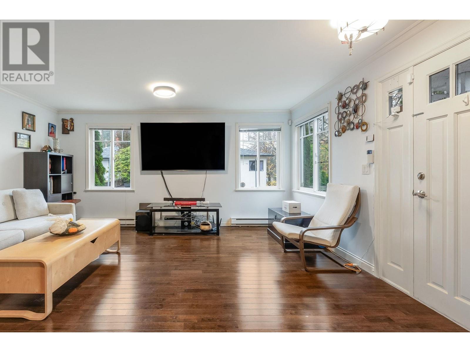4135 John Street, Vancouver, British Columbia  V5V 3W8 - Photo 2 - R2867678