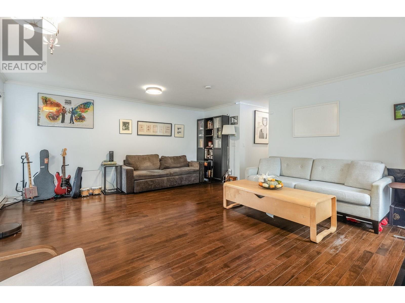 4135 John Street, Vancouver, British Columbia  V5V 3W8 - Photo 3 - R2867678