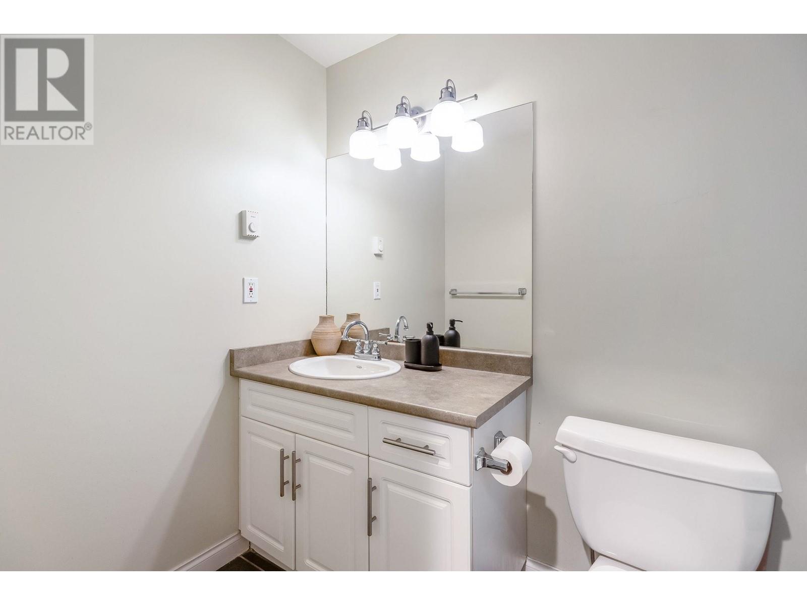 4135 John Street, Vancouver, British Columbia  V5V 3W8 - Photo 14 - R2867678