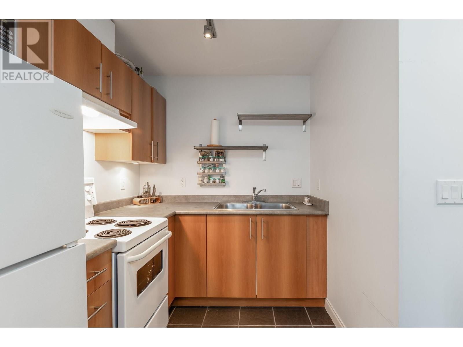 4135 John Street, Vancouver, British Columbia  V5V 3W8 - Photo 18 - R2867678