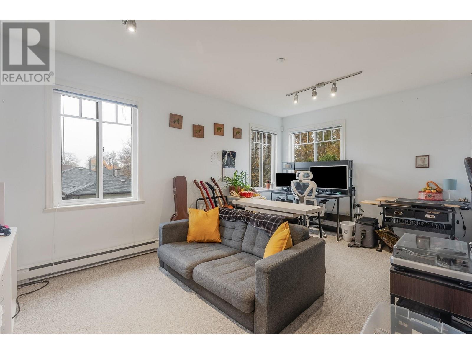 4135 John Street, Vancouver, British Columbia  V5V 3W8 - Photo 15 - R2867678