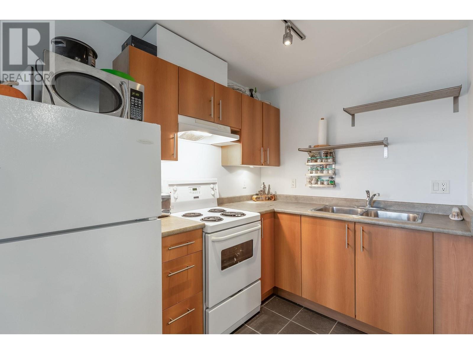 4135 John Street, Vancouver, British Columbia  V5V 3W8 - Photo 17 - R2867678