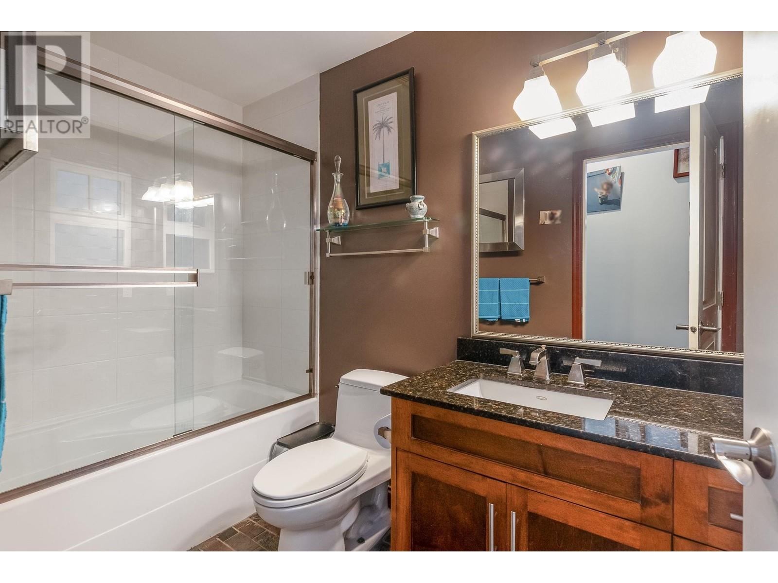 4135 John Street, Vancouver, British Columbia  V5V 3W8 - Photo 11 - R2867678