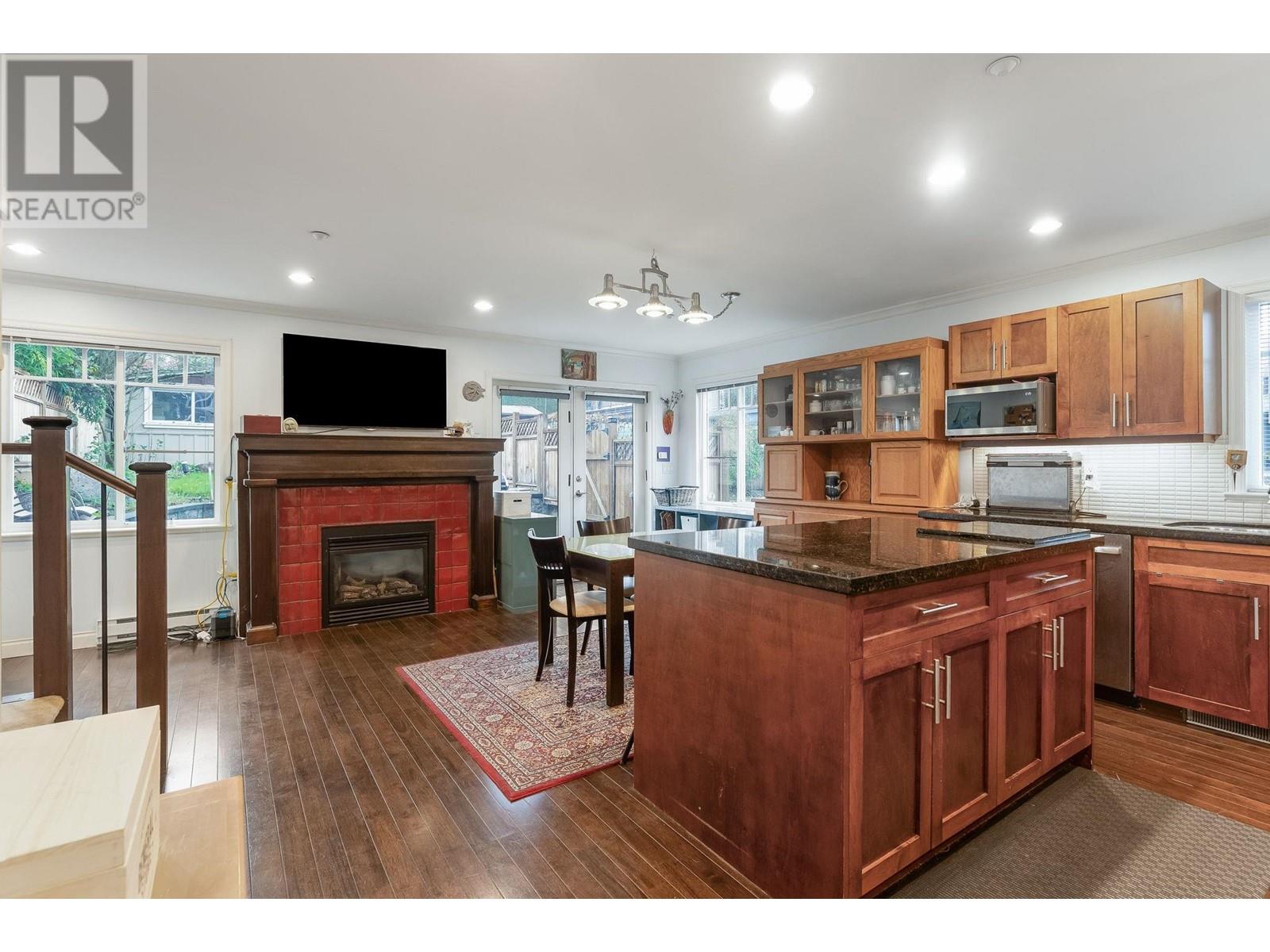 4135 John Street, Vancouver, British Columbia  V5V 3W8 - Photo 5 - R2867678
