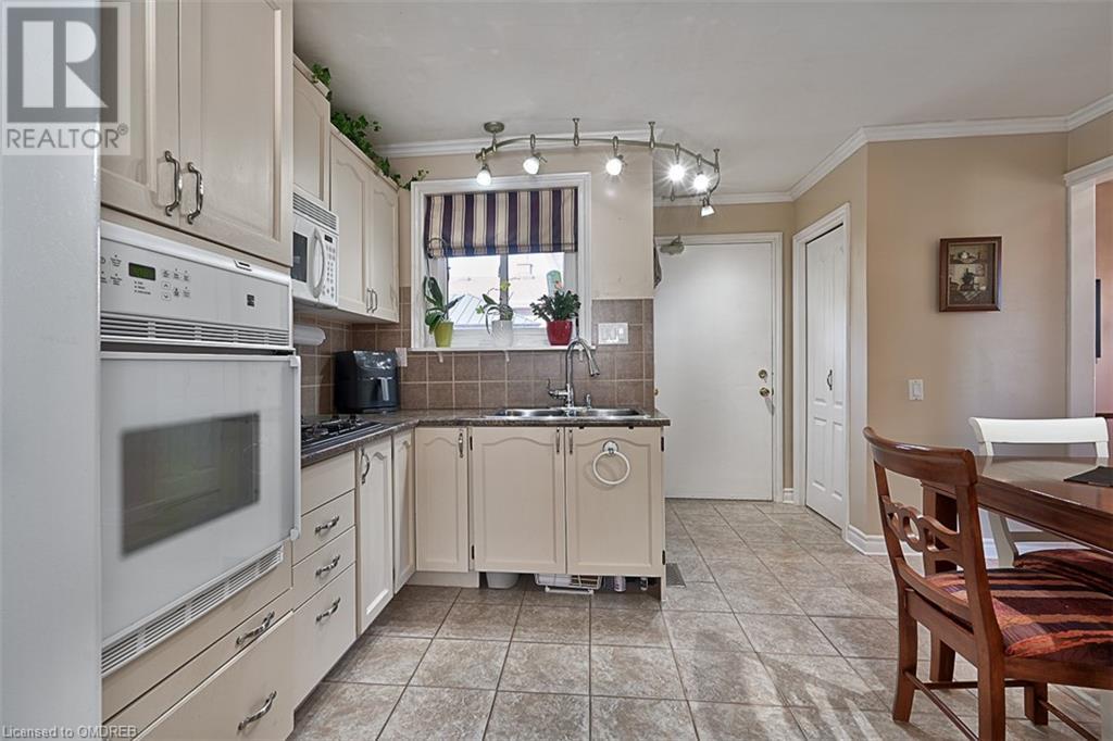 52 Glebe Crescent, Brampton, Ontario  L6S 1G1 - Photo 9 - 40568681