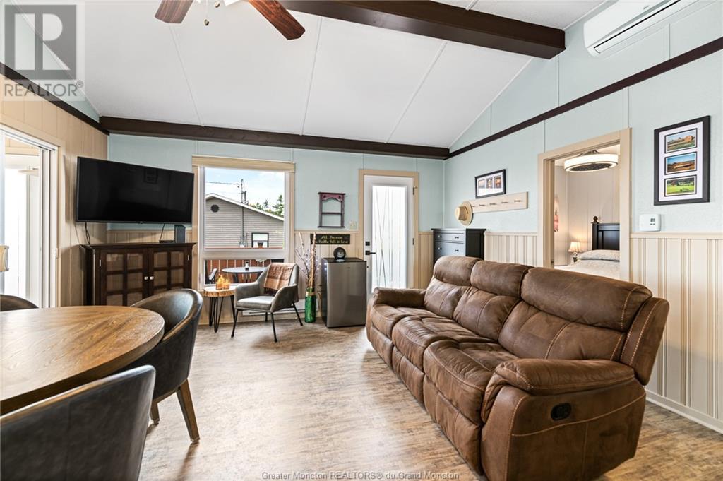 32 Pelican Ave, Grand-Barachois, New Brunswick  E4P 7Z4 - Photo 10 - M158527