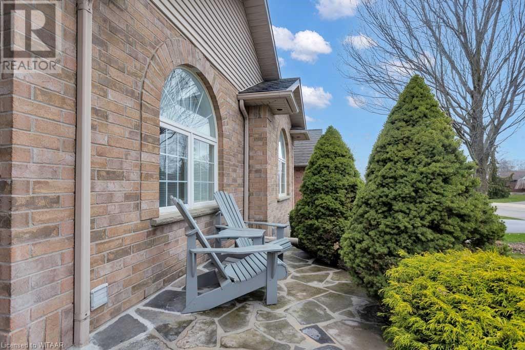 21 Woodside Drive, Tillsonburg, Ontario  N4G 5P9 - Photo 4 - 40569174