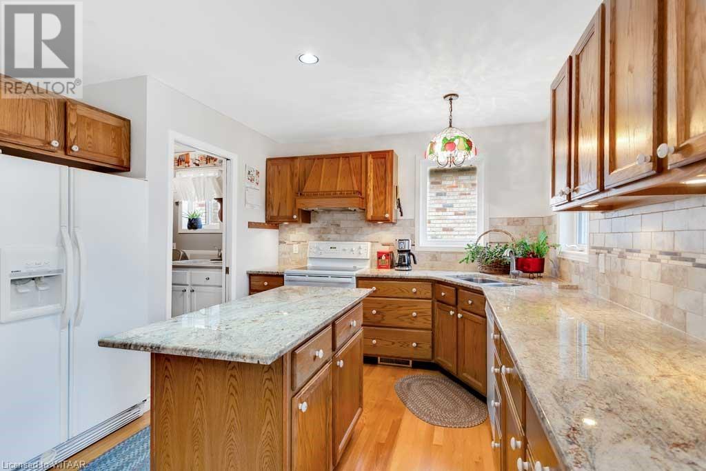 21 Woodside Drive, Tillsonburg, Ontario  N4G 5P9 - Photo 7 - 40569174