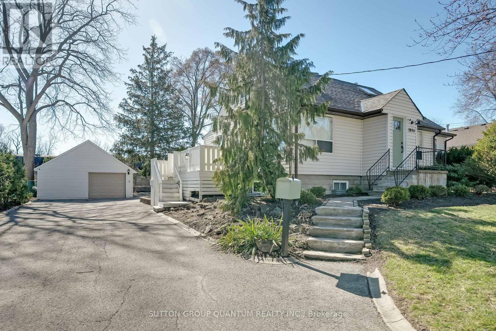 1896 Balsam Ave, Mississauga, Ontario  L5J 1L2 - Photo 2 - W8219508