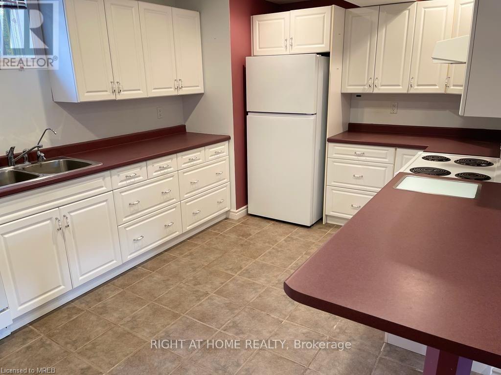 73 Madison Court E Unit# Lower, Welland, Ontario  L3C 7G3 - Photo 3 - 40568672