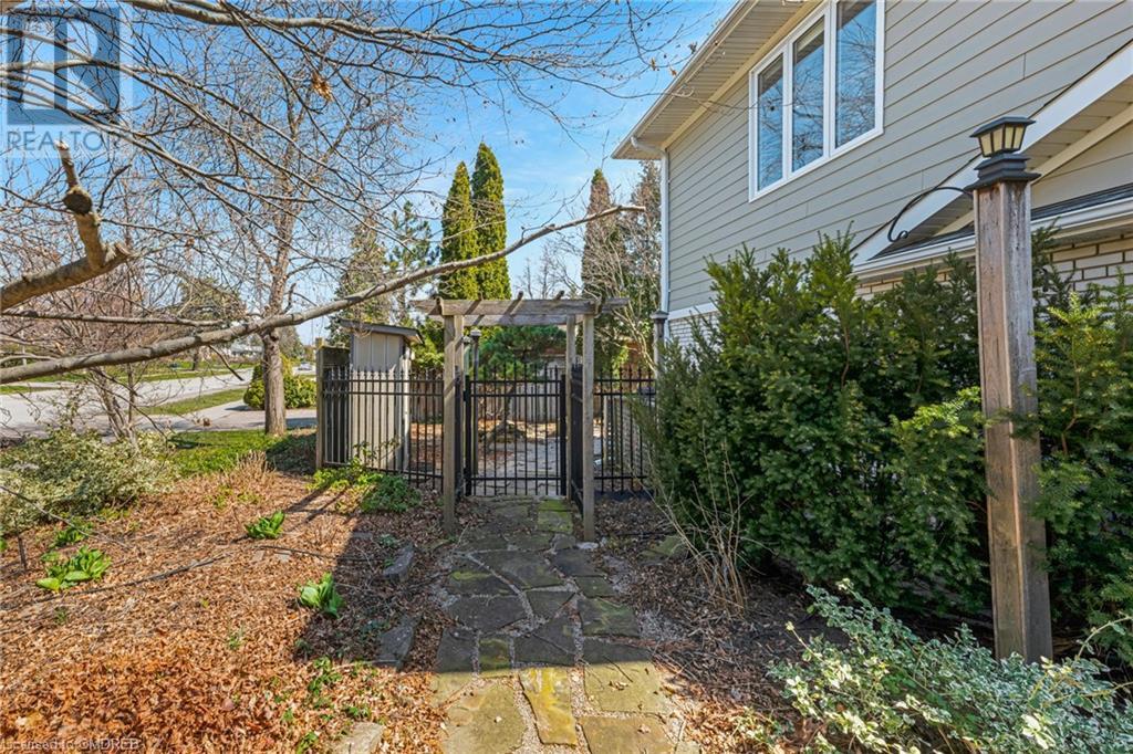 11 Rayne Avenue, Oakville, Ontario  L6H 1C1 - Photo 45 - 40555228