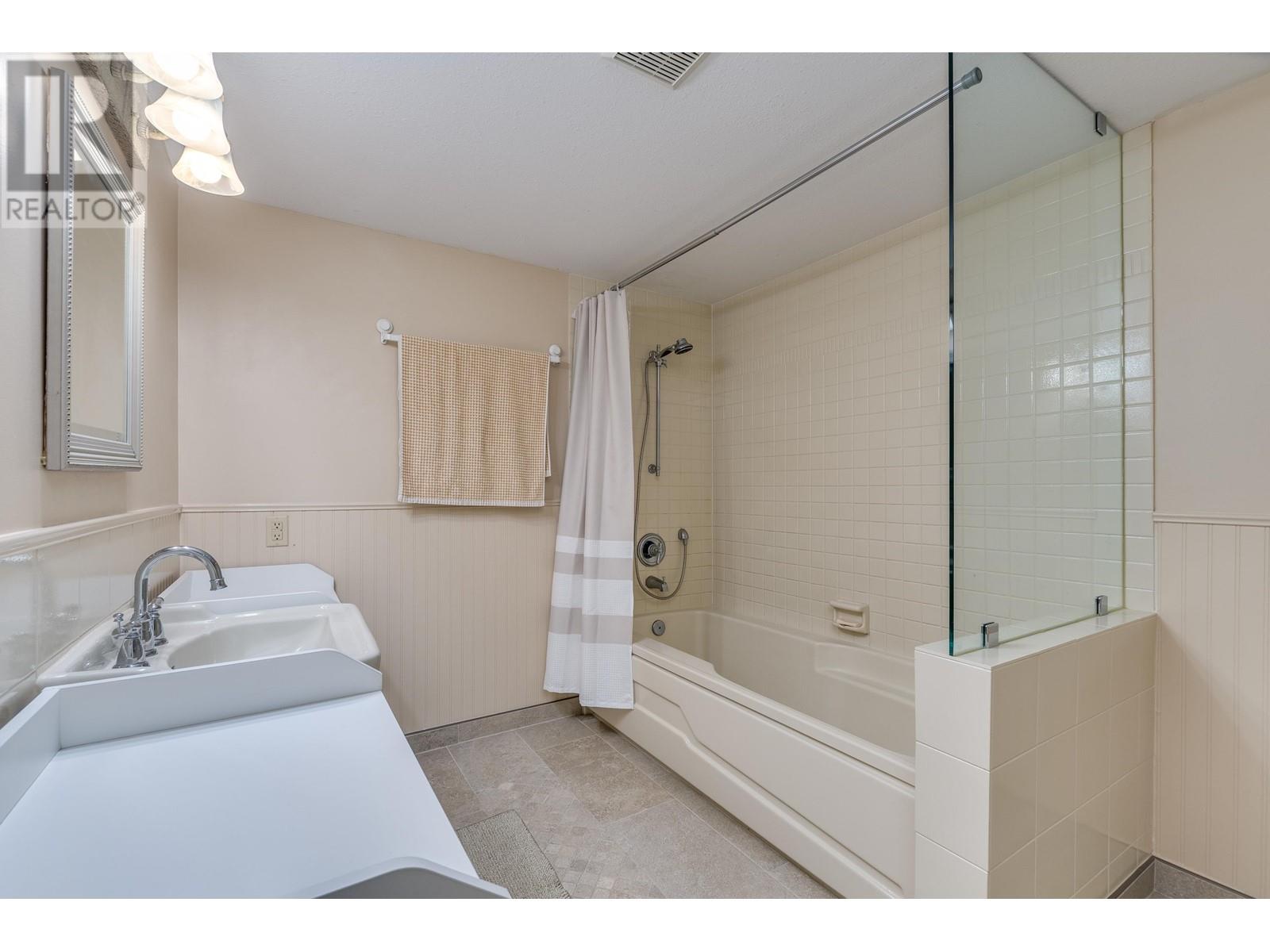 202 2733 Atlin Place, Coquitlam, British Columbia  V3C 5B1 - Photo 13 - R2869009