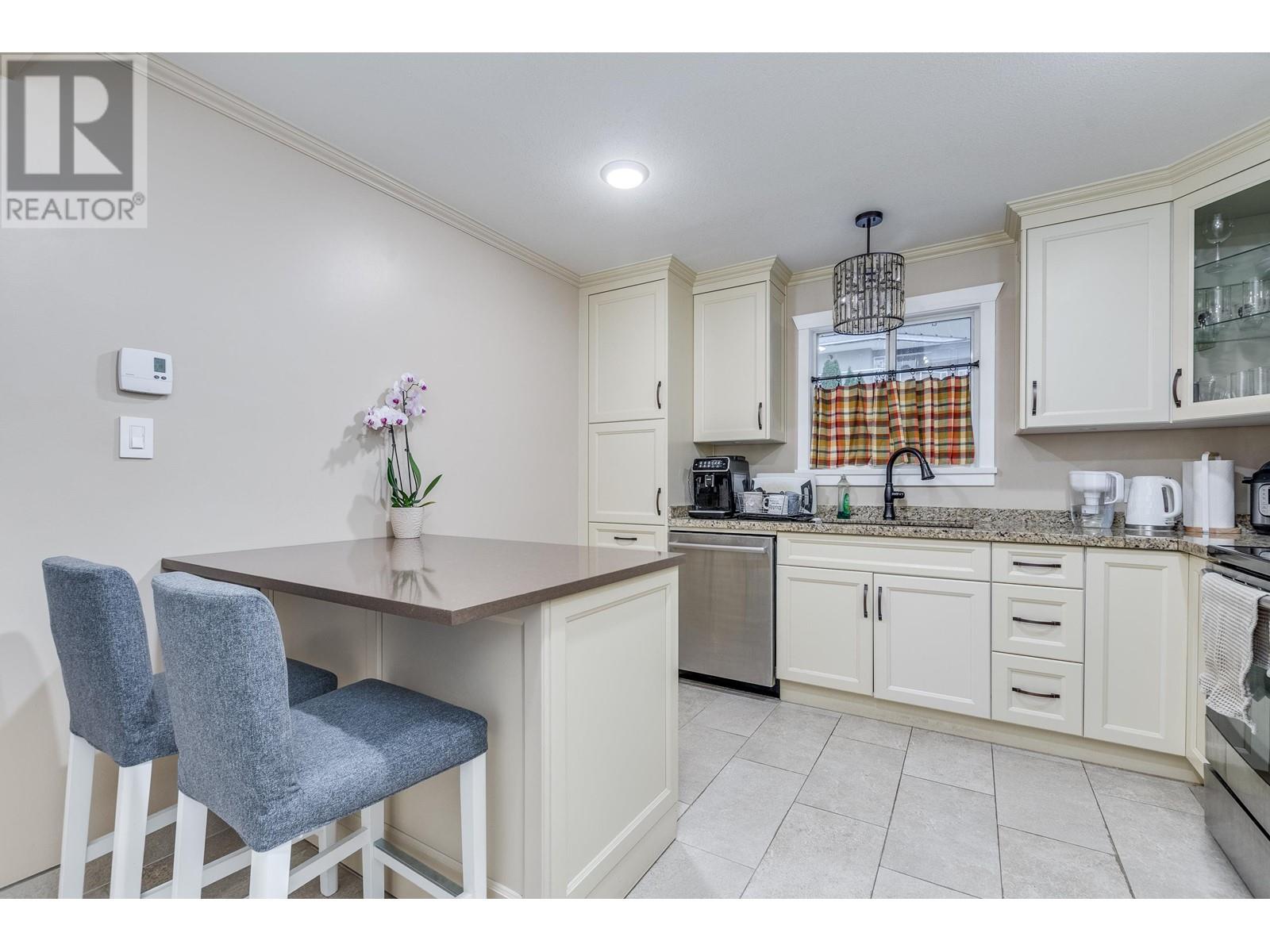 202 2733 Atlin Place, Coquitlam, British Columbia  V3C 5B1 - Photo 15 - R2869009