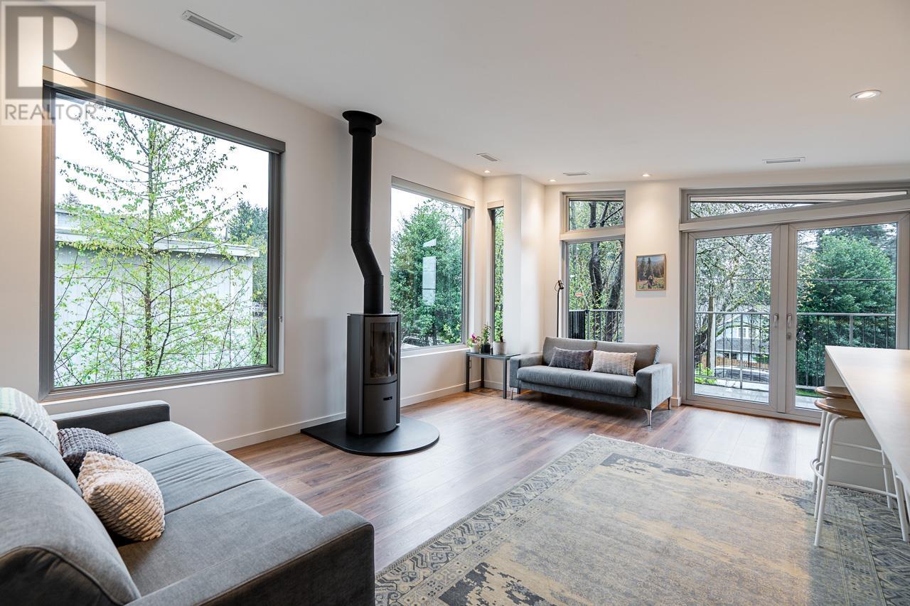 148 E Kings Road, North Vancouver, British Columbia  V7N 1H5 - Photo 2 - R2868976