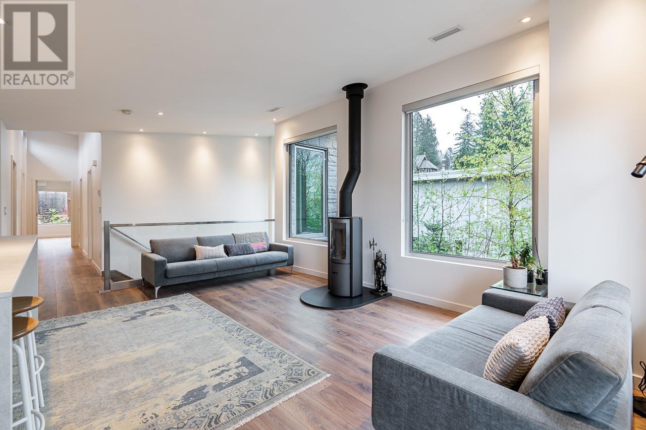 148 E Kings Road, North Vancouver, British Columbia  V7N 1H5 - Photo 3 - R2868976