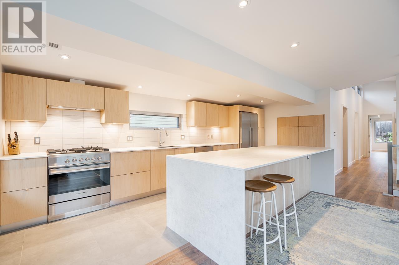 148 E Kings Road, North Vancouver, British Columbia  V7N 1H5 - Photo 6 - R2868976
