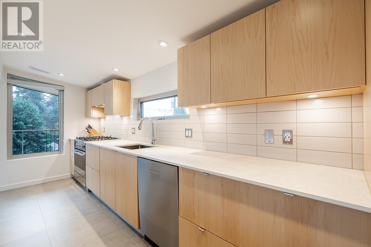 148 E Kings Road, North Vancouver, British Columbia  V7N 1H5 - Photo 8 - R2868976
