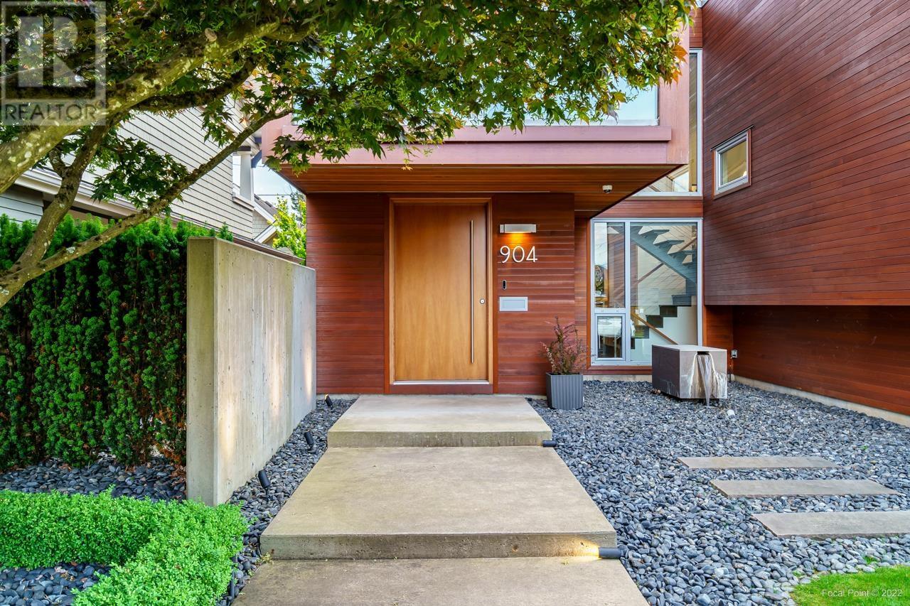 904 Chilliwack Street, New Westminster, British Columbia  V3L 4V5 - Photo 2 - R2869043
