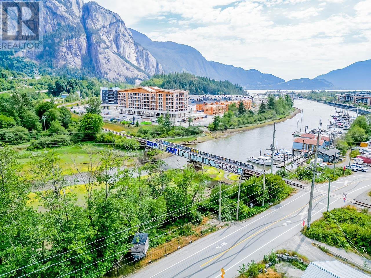 1492 Pemberton Avenue, Squamish, British Columbia  V8B 0B4 - Photo 2 - C8059078