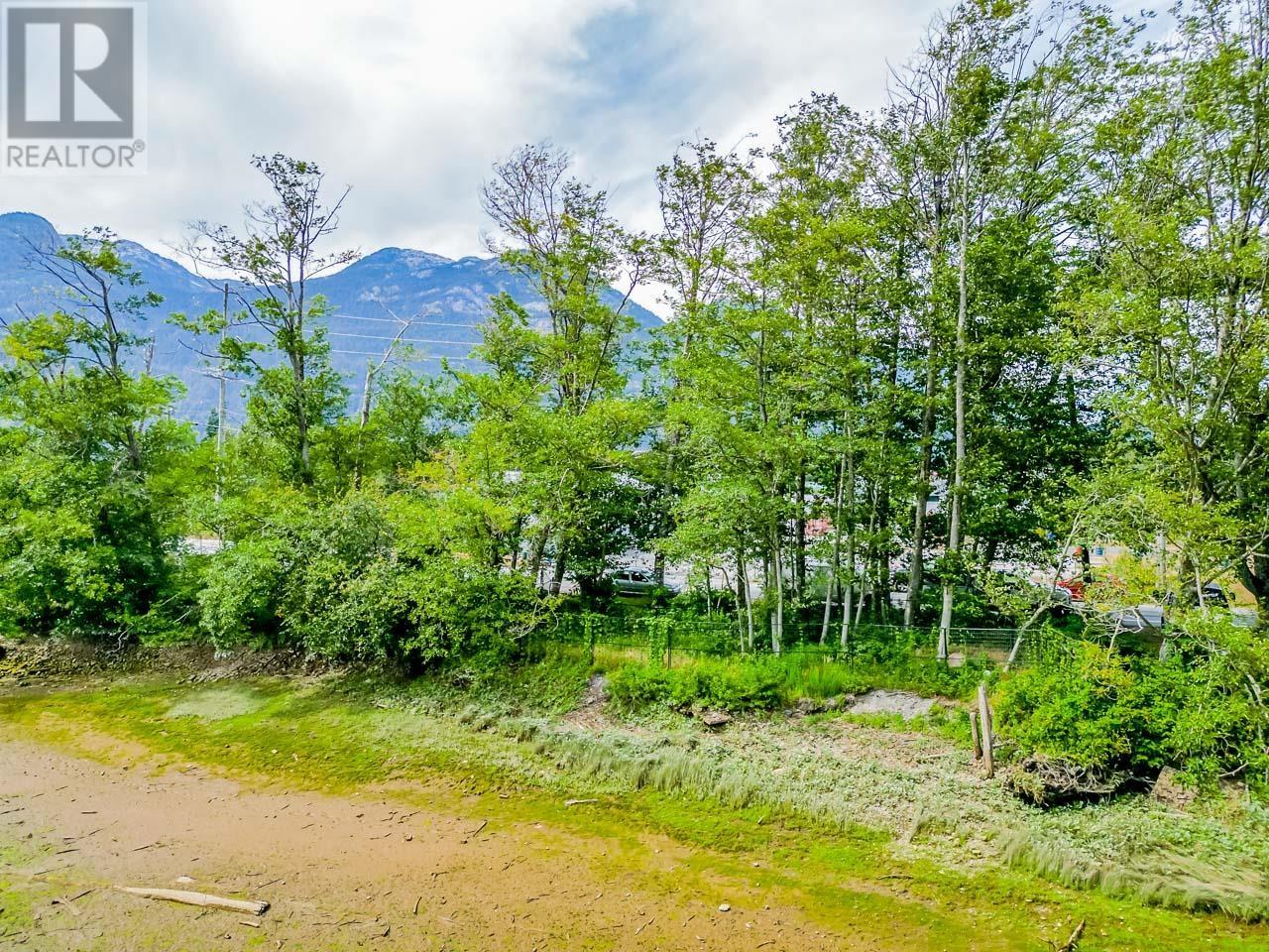 1492 Pemberton Avenue, Squamish, British Columbia  V8B 0B4 - Photo 4 - C8059078